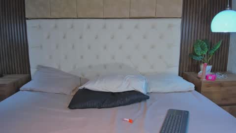 dafne_hillss online show from September 16, 3:48 pm