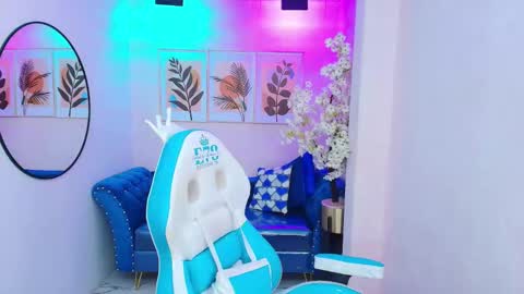 Snapshot of dafne_huges chatting on September 15, 7:37 pm dafne huges online show from September 15, 7:37 pm