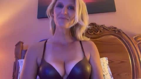 Daisy137 online show from March 3, 2:07 am