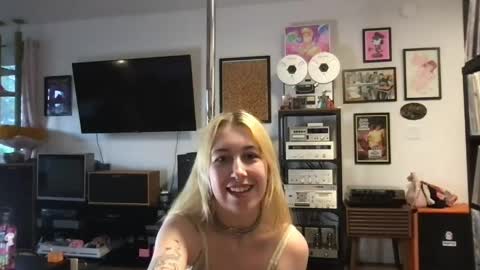 daisymynx online show from April 28, 2:09 am