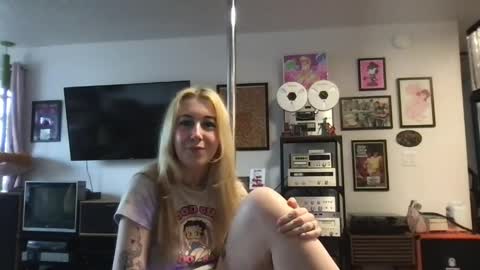 daisymynx online show from April 1, 12:11 am