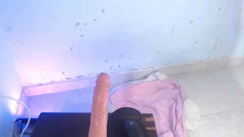 Snapshot of dakkotta_curvy chatting on October 19, 9:03 am VALENTINA online show from October 19, 9:03 am