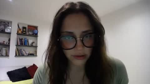 IG  dakotasofiaa online show from March 5, 4:21 am