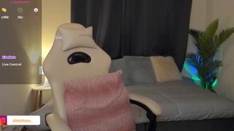 dakottaa__ online show from March 7, 12:54 am