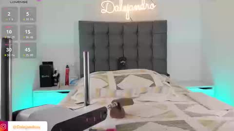 Snapshot of dalejandrov chatting on September 24, 10:49 pm online show from September 24, 10:49 pm