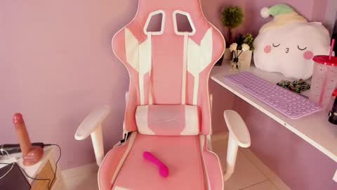 leila williams online show from January 17, 1:25 am