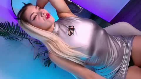 dalilathoms online show from January 13, 9:33 pm