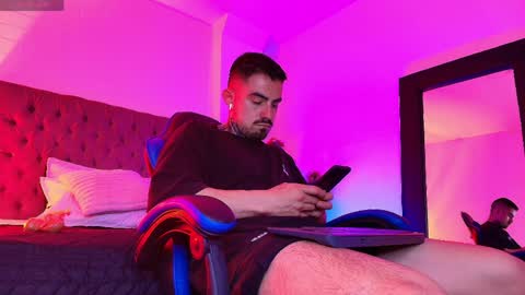 Dallas whitee online show from April 7, 7:27 pm