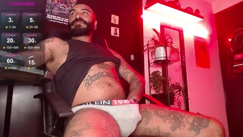 Snapshot of damian_darkside_ chatting on December 3, 1:58 am Damian online show from December 3, 1:58 am