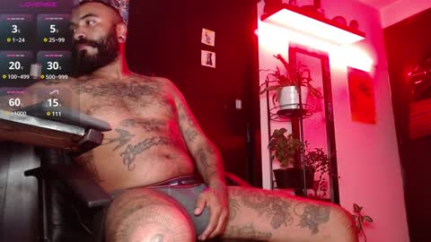 Snapshot of damian_darkside_ chatting on December 6, 2:08 am Damian online show from December 6, 2:08 am