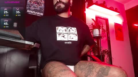 Snapshot of damian_darkside_ chatting on December 10, 2:59 am Damian online show from December 10, 2:59 am