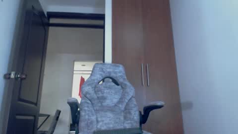 dammuscle online show from April 7, 3:58 pm