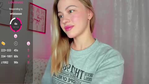 Snapshot of damn_cutie chatting on March 12, 8:20 pm Tiana online show from March 12, 8:20 pm