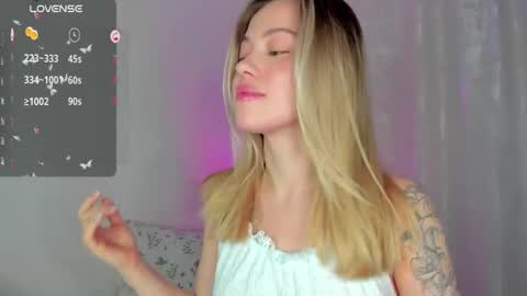 Snapshot of damn_cutie chatting on February 19, 9:25 pm Tiana online show from February 19, 9:25 pm