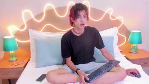 D A N online show from October 4, 2:04 pm