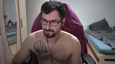 Snapshot of dan_the_man405 chatting on September 12, 8:33 pm King Dan online show from September 12, 8:33 pm