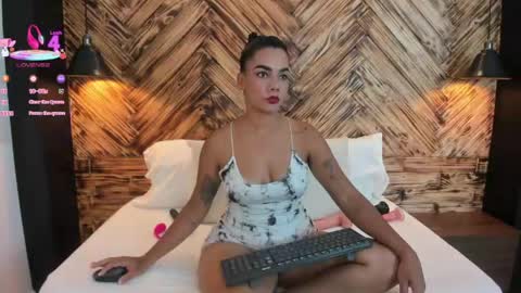 D A N A  online show from May 8, 7:52 pm