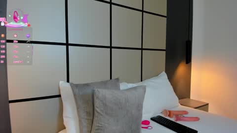 D A N A  online show from November 28, 9:22 pm