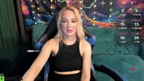 dances_queen online show from April 13, 7:56 am