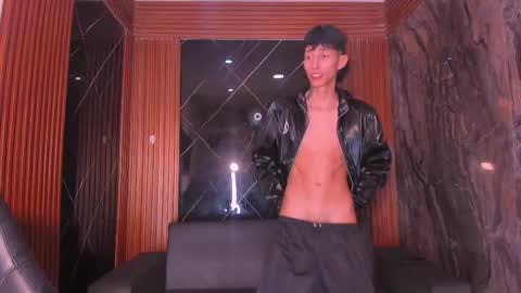 daniel_deluc77 online show from January 13, 8:38 pm
