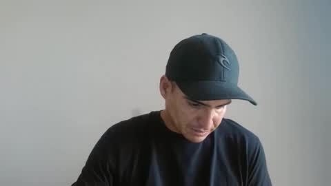 Snapshot of daniel_surfer chatting on December 26, 12:16 pm Daniel  online show from December 26, 12:16 pm