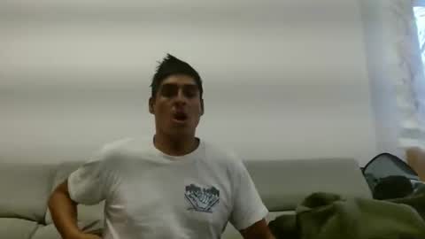 Snapshot of daniel_surfer chatting on December 11, 10:25 am Daniel  online show from December 11, 10:25 am