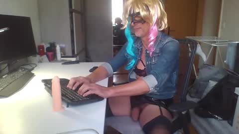 newcumer online show from February 18, 7:54 am