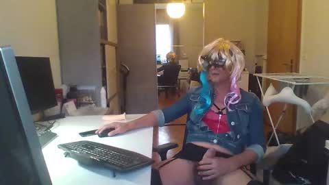 newcumer online show from February 12, 7:13 am