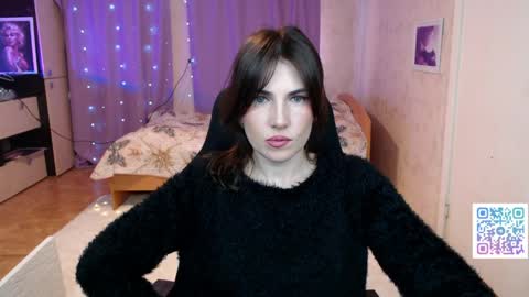 Daniela Cooper online show from April 4, 1:18 pm