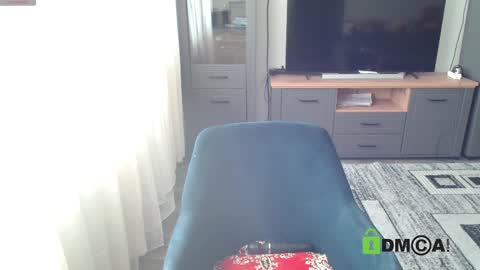 JessicaWhite online show from April 7, 8:27 am