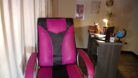 Angie online show from March 6, 5:01 pm