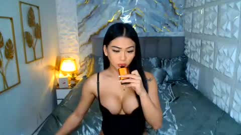 daniellehugecock online show from June 18, 3:28 pm