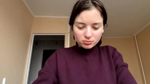 Mia online show from November 10, 7:33 am