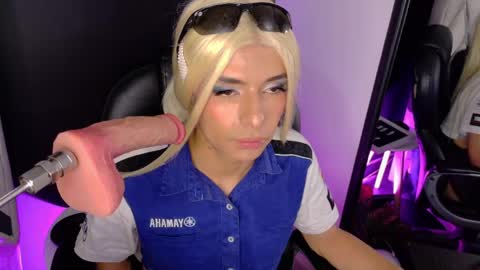 Danika Dahl online show from May 17, 10:46 am