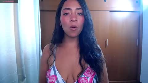 Snapshot of danna__ross chatting on January 17, 6:44 pm Danna  Ross online show from January 17, 6:44 pm