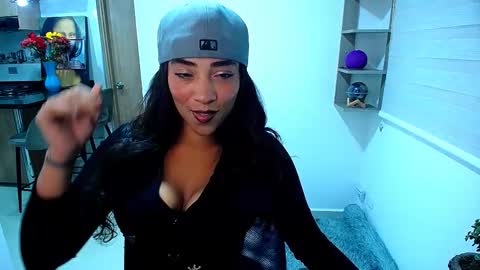 Snapshot of danna__ross chatting on October 24, 12:11 am Danna  Ross online show from October 24, 12:11 am