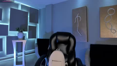 Danna Cruz  online show from February 18, 6:52 pm