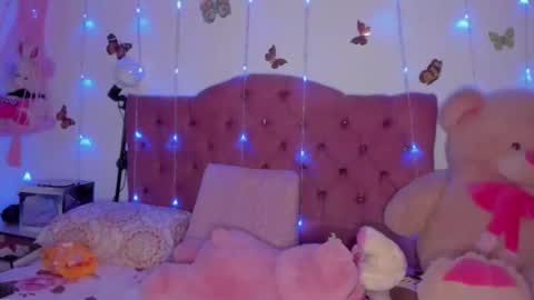 Danna Sofia jeins online show from April 9, 3:07 pm