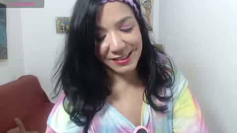 Snapshot of dannazuluaga chatting on October 16, 1:00 pm Danna online show from October 16, 1:00 pm
