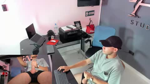 Snapshot of danny_and_lara chatting on September 18, 8:13 pm danny_and_lara online show from September 18, 8:13 pm