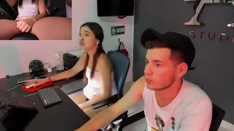 Snapshot of danny_and_lara chatting on September 22, 7:40 pm danny_and_lara online show from September 22, 7:40 pm