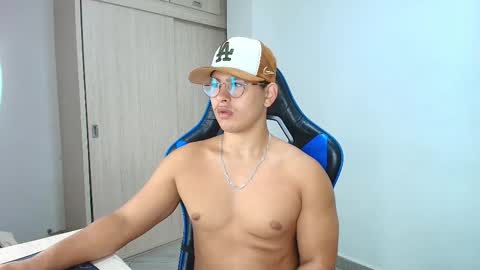 Dantraxx online show from December 22, 5:32 pm