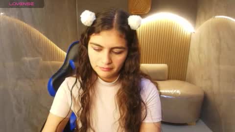 Snapshot of dany_r_ chatting on October 6, 1:18 pm Dany online show from October 6, 1:18 pm