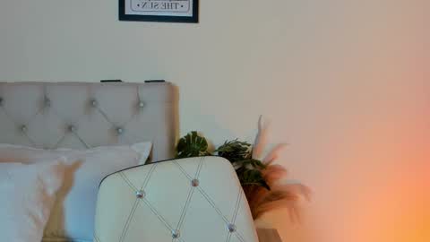 Snapshot of daphne_24 chatting on September 27, 1:42 pm Antonella Mora online show from September 27, 1:42 pm