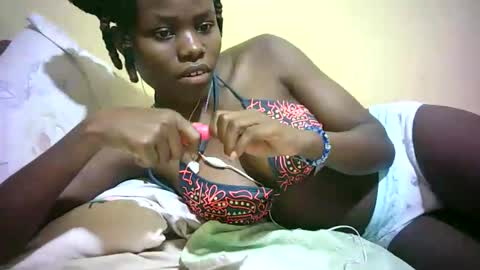 daphne online show from April 1, 7:33 pm