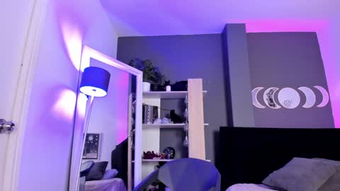  Daphne Miller  online show from December 3, 12:44 pm