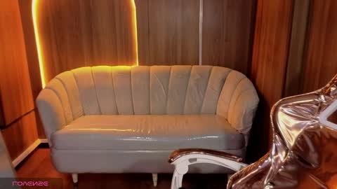 daphne_nicole_b online show from June 2, 6:21 pm