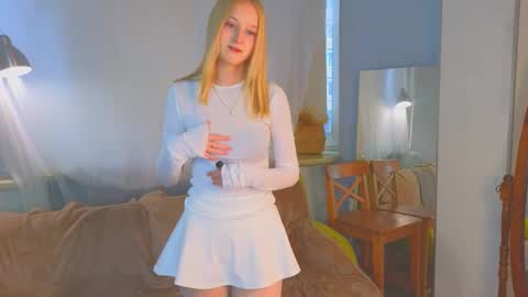 Snapshot of darceyheyd chatting on October 16, 4:45 am Kami online show from October 16, 4:45 am