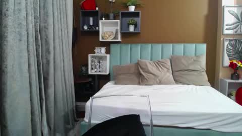 DarcyeJane online show from February 15, 1:10 pm