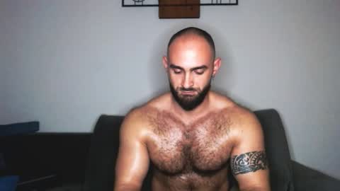 dariomuscle1993 online show from December 14, 9:43 pm